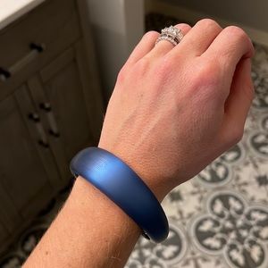 Alexis Bittar Lucite bangle. Gorgeous cerulean blue. Never worn.FAST shipping🎄